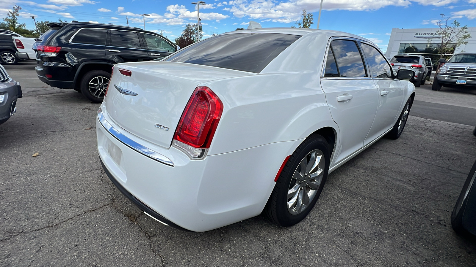 2019 Chrysler 300 Touring 4