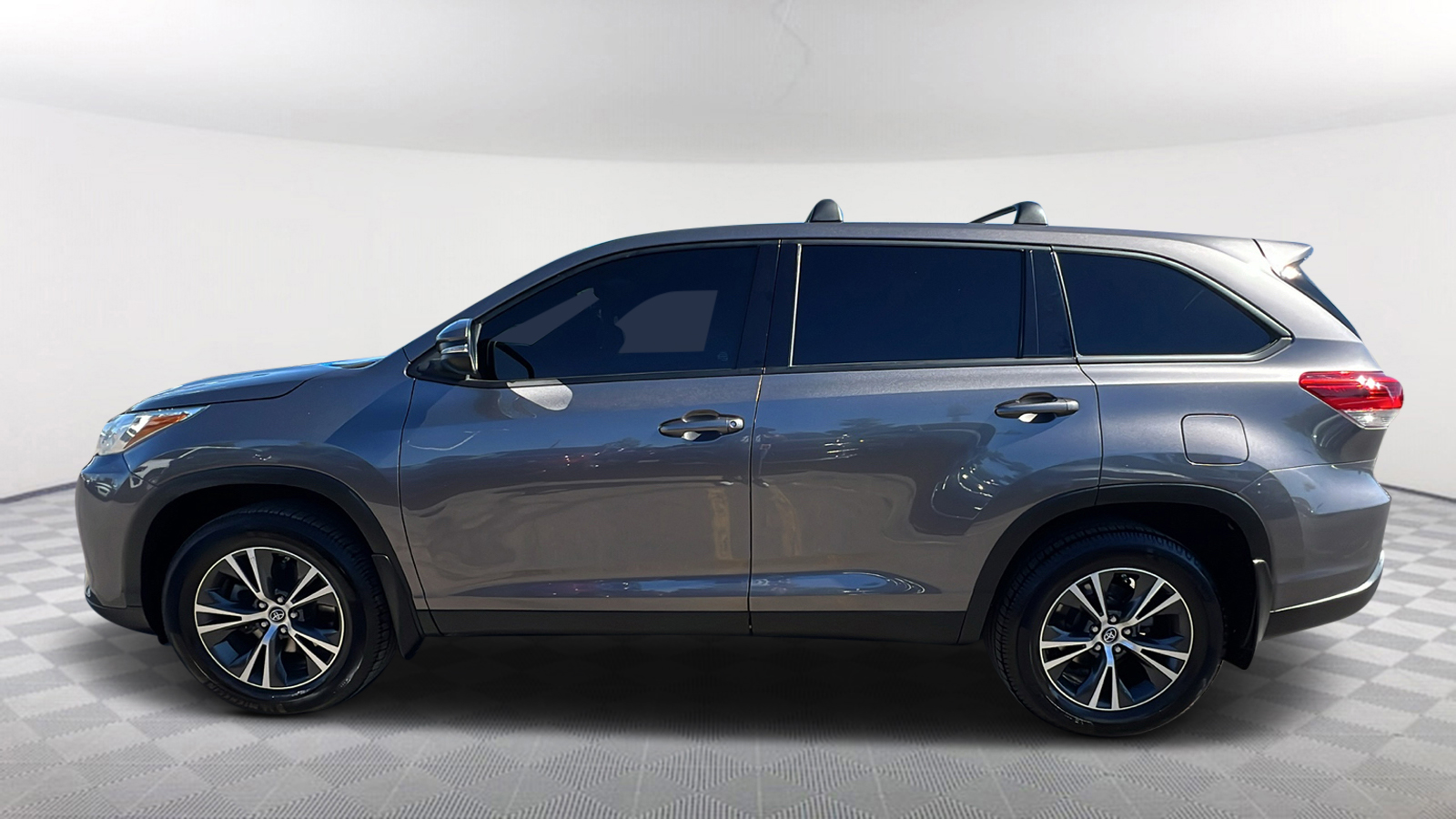 2019 Toyota Highlander LE Plus 3