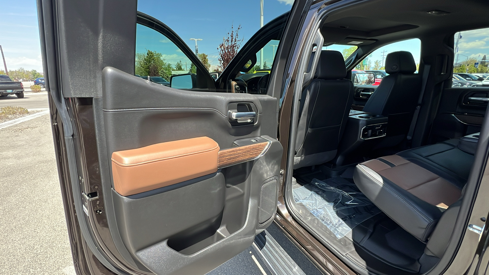 2019 Chevrolet Silverado 1500 High Country 4WD Crew Cab 147 25