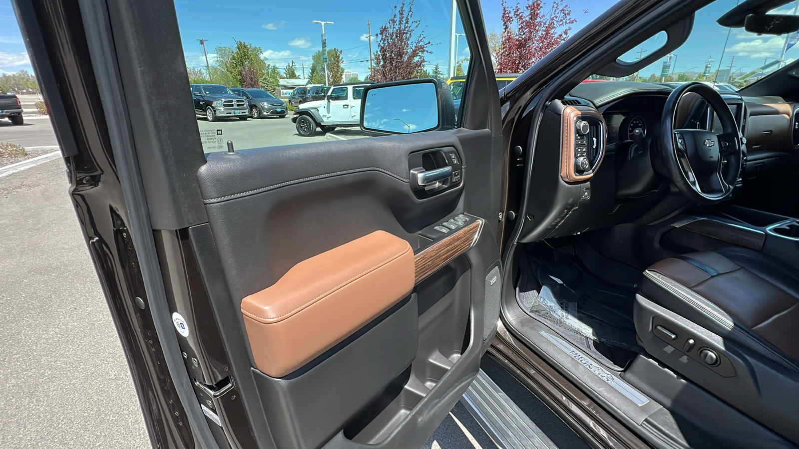 2019 Chevrolet Silverado 1500 High Country 4WD Crew Cab 147 26