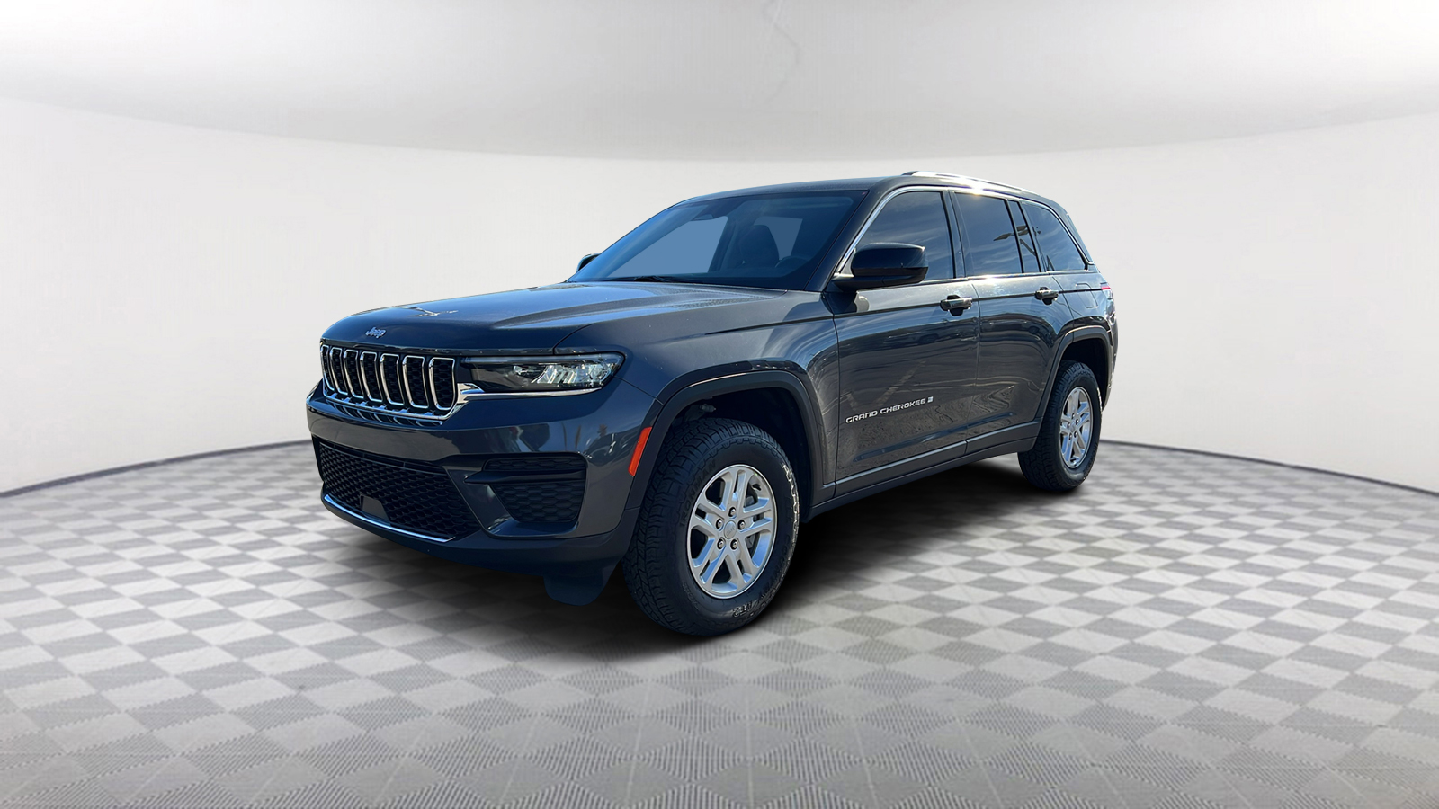 2022 Jeep Grand Cherokee Laredo 1