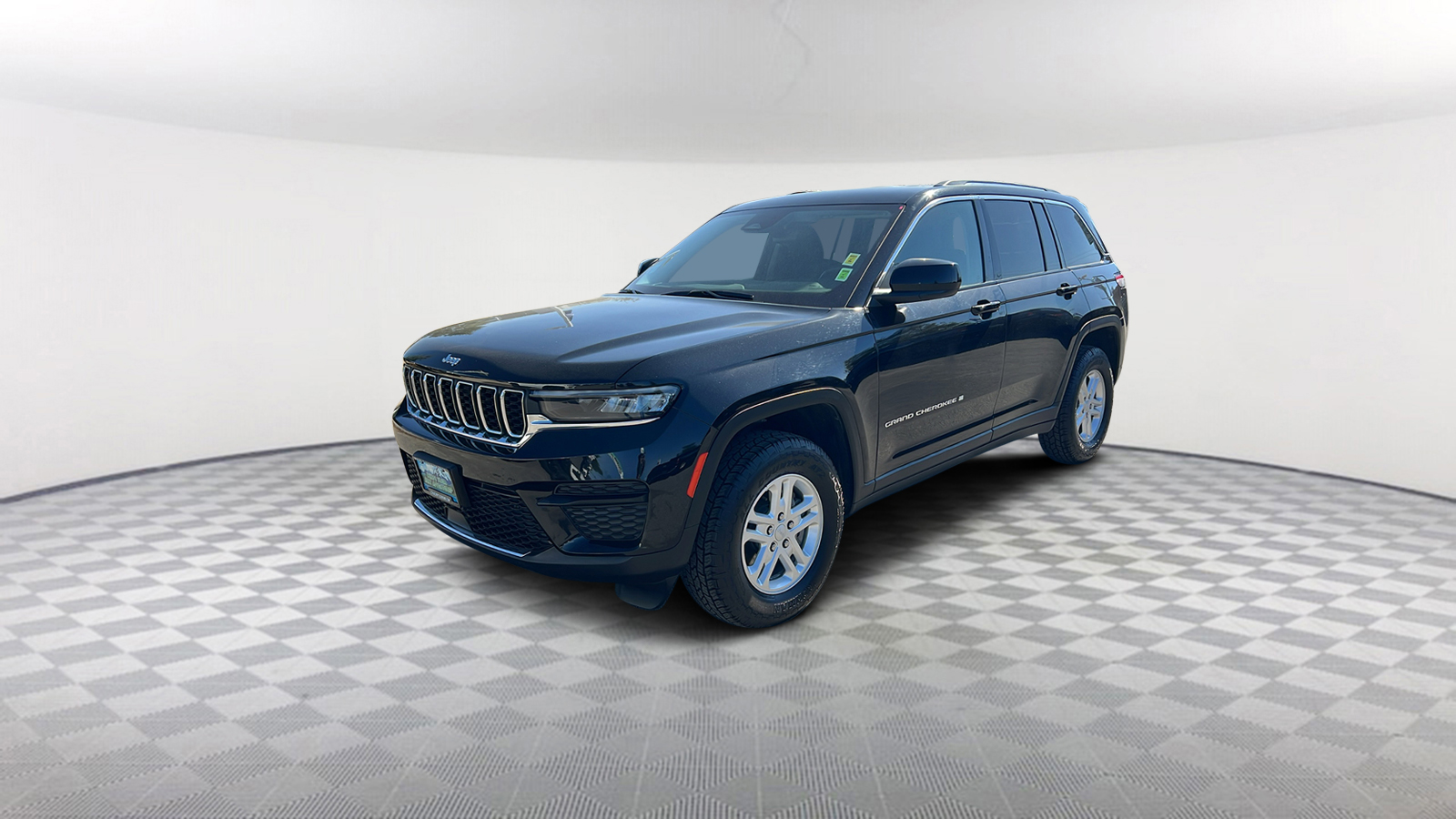 2023 Jeep Grand Cherokee Laredo 1