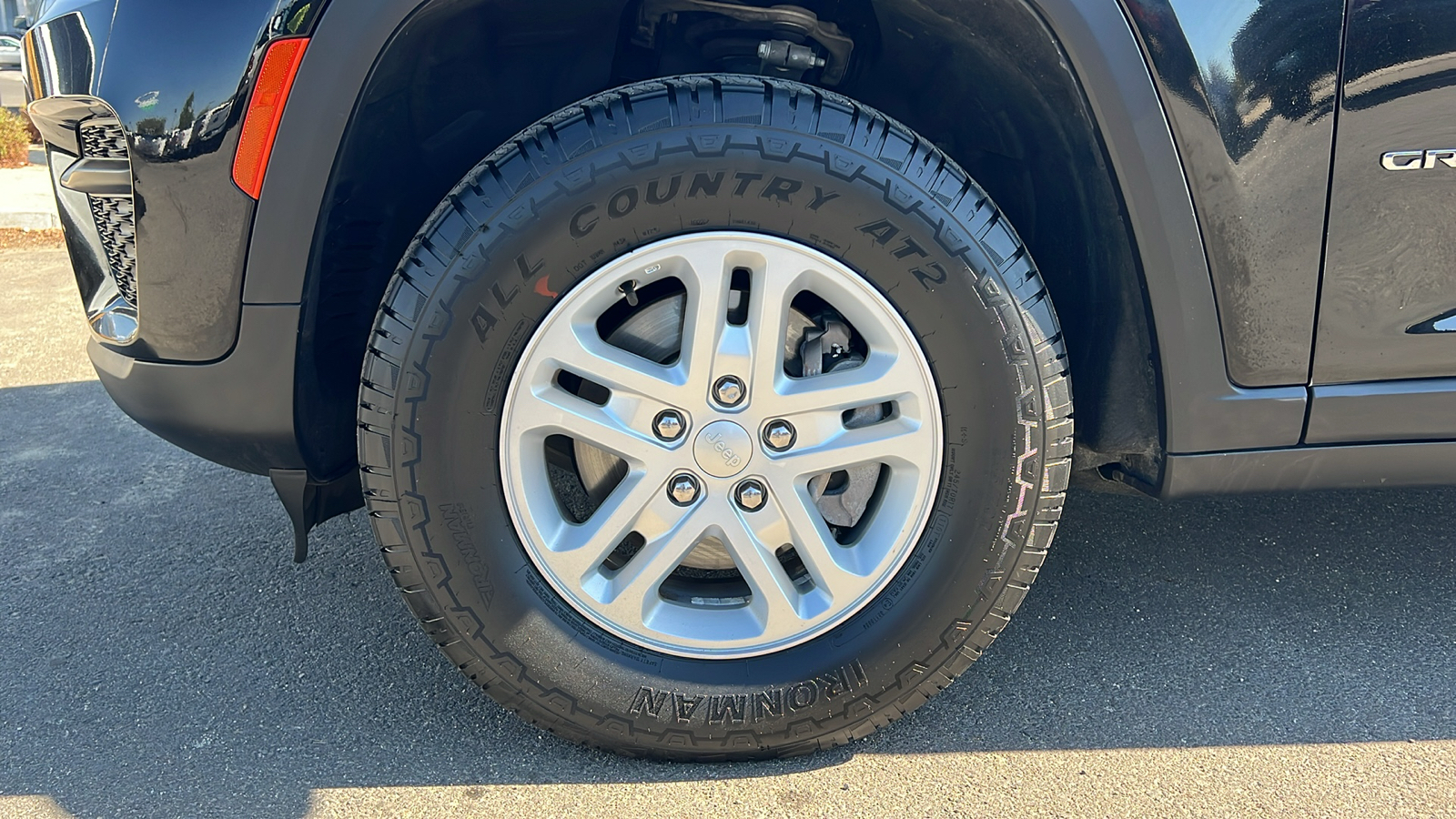 2023 Jeep Grand Cherokee Laredo 8