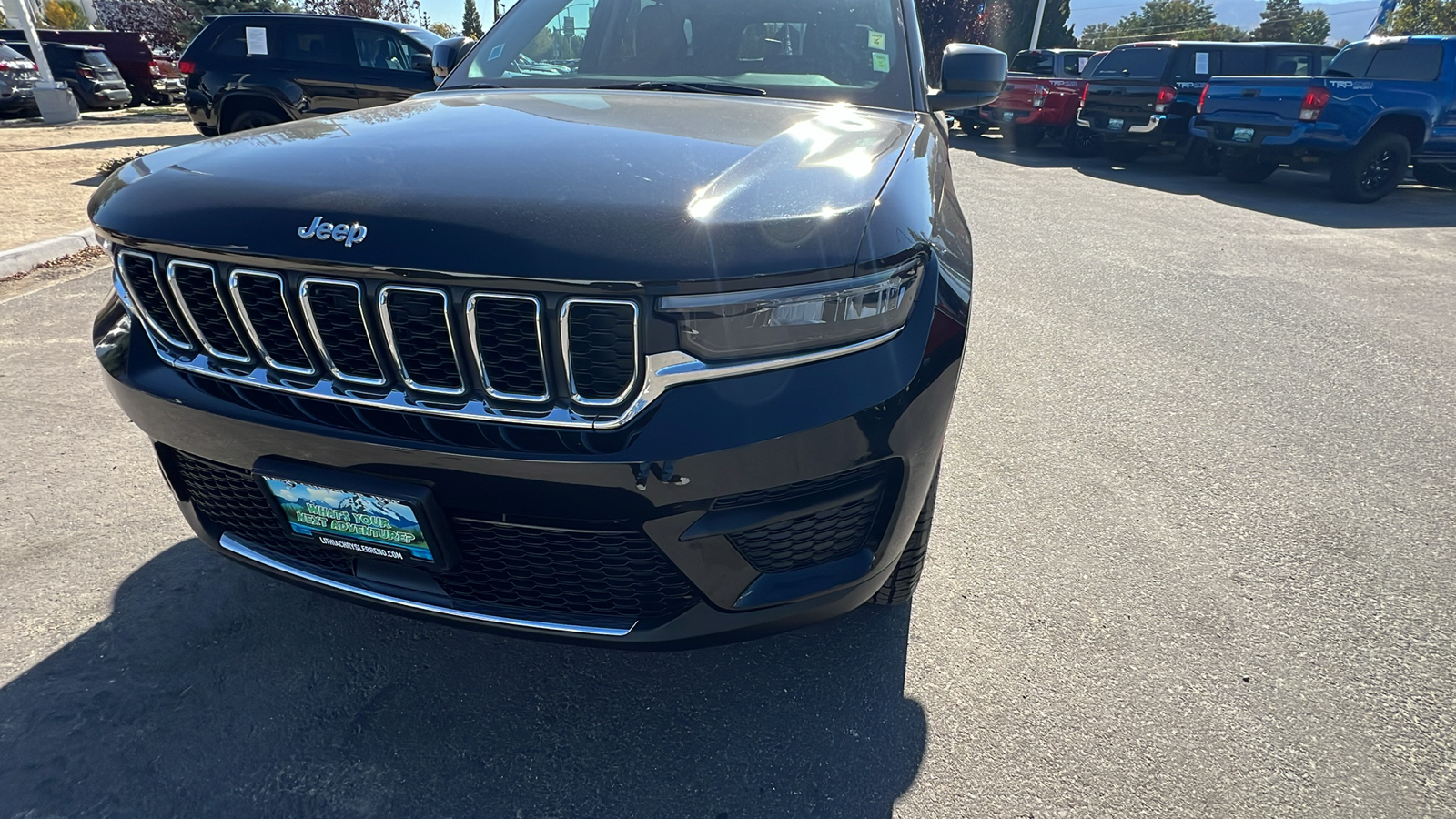 2023 Jeep Grand Cherokee Laredo 23