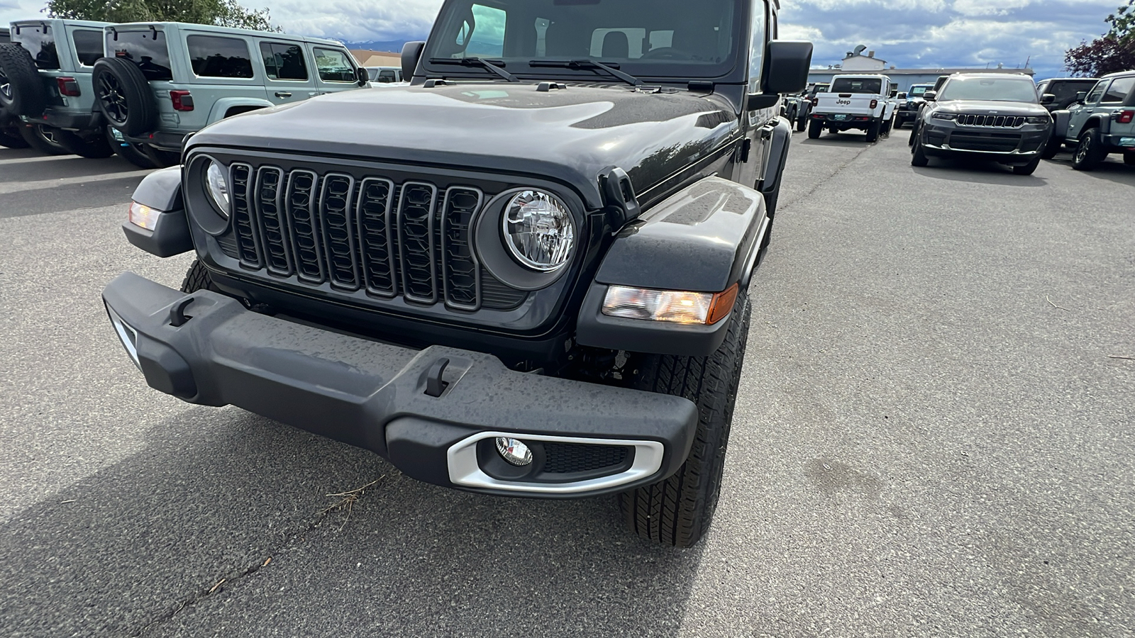 2024 Jeep Gladiator Sport S 4x4 22