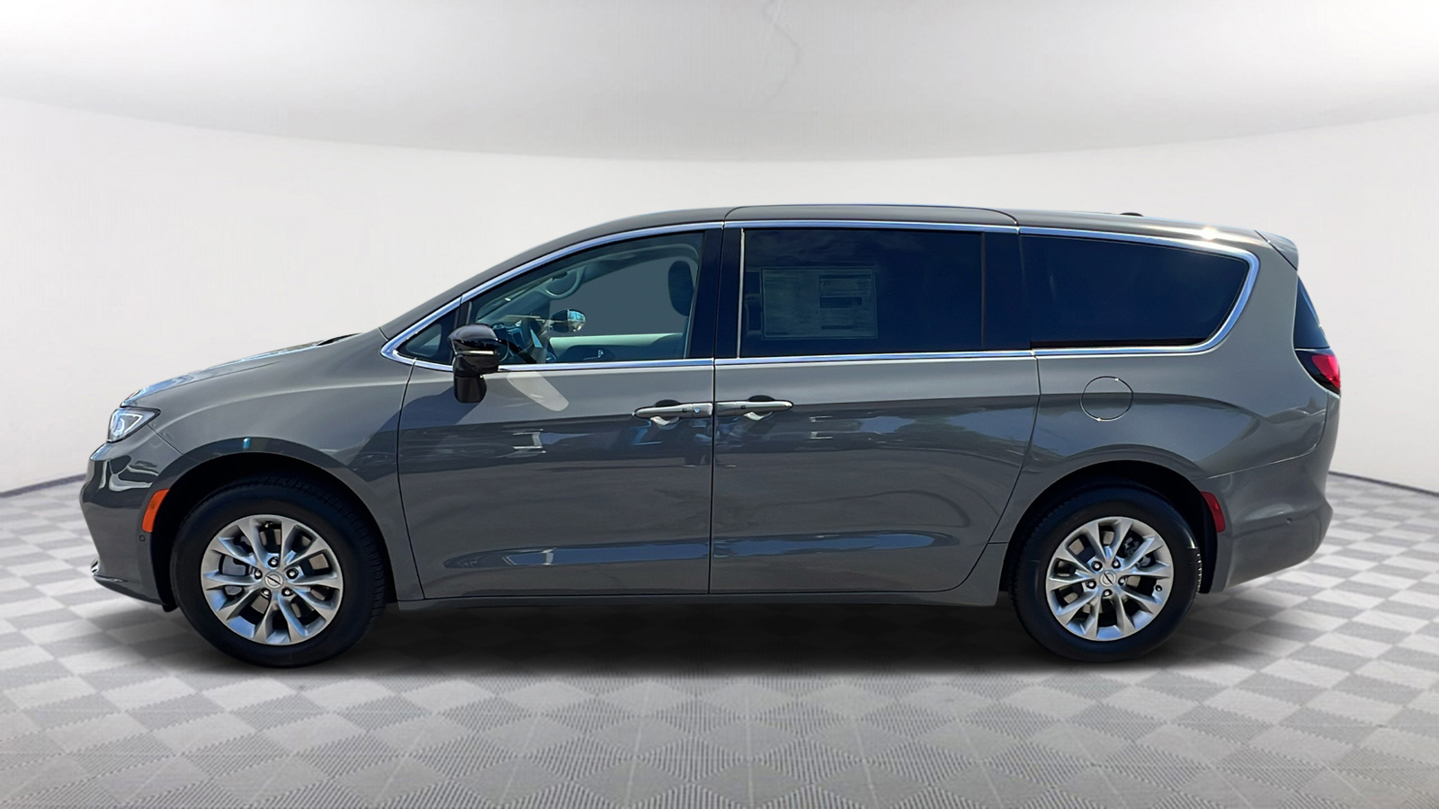 2024 Chrysler Pacifica Touring L 3