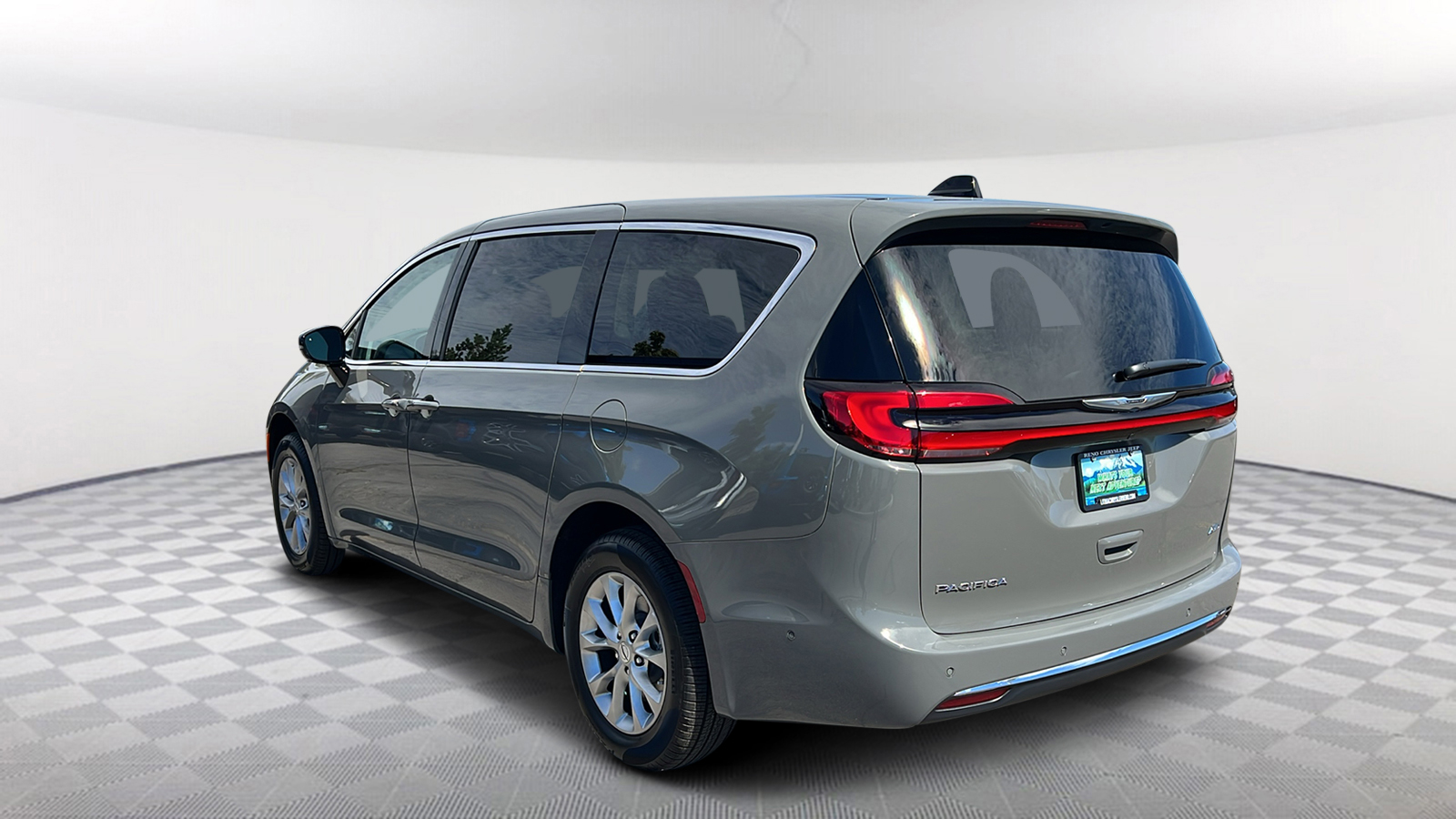 2024 Chrysler Pacifica Touring L 4