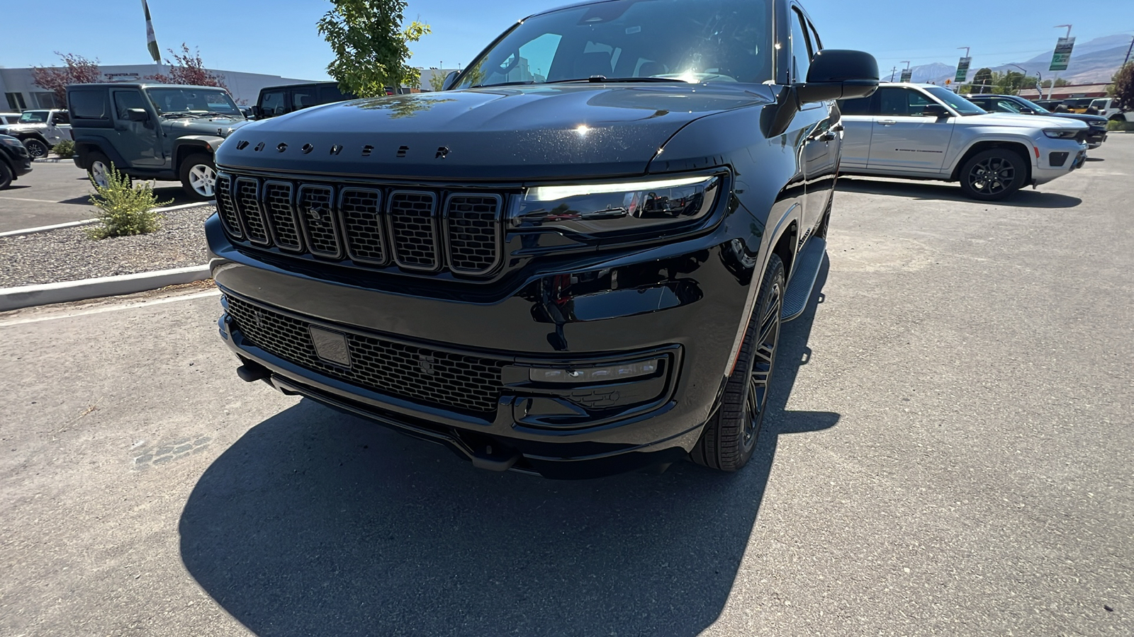 2024 Jeep Wagoneer L Series II Carbide 22