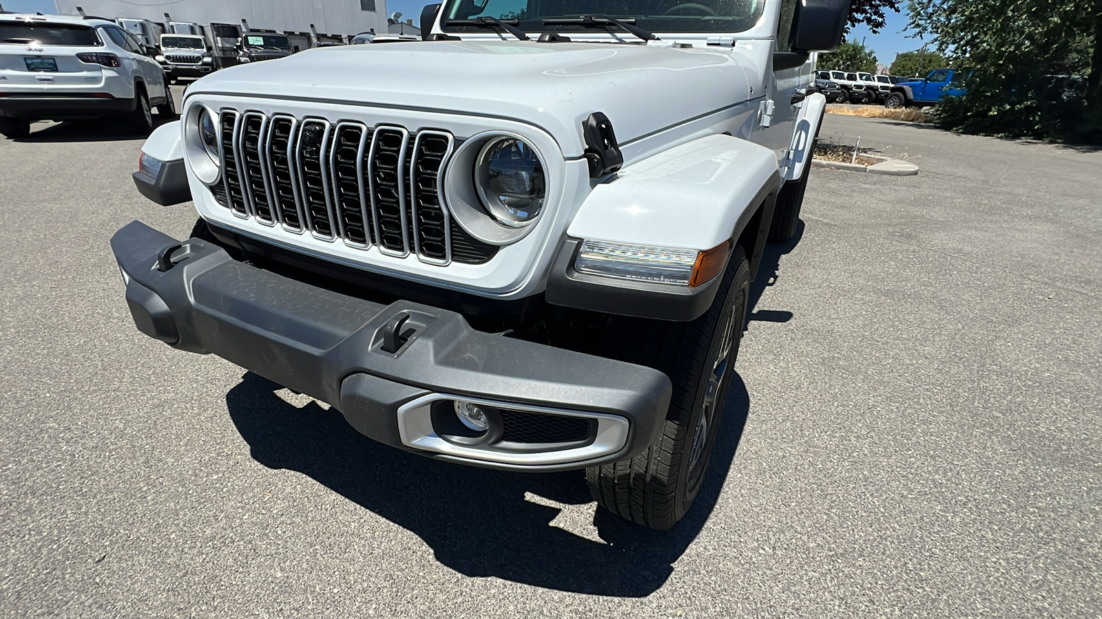 2024 Jeep Wrangler Sahara 22