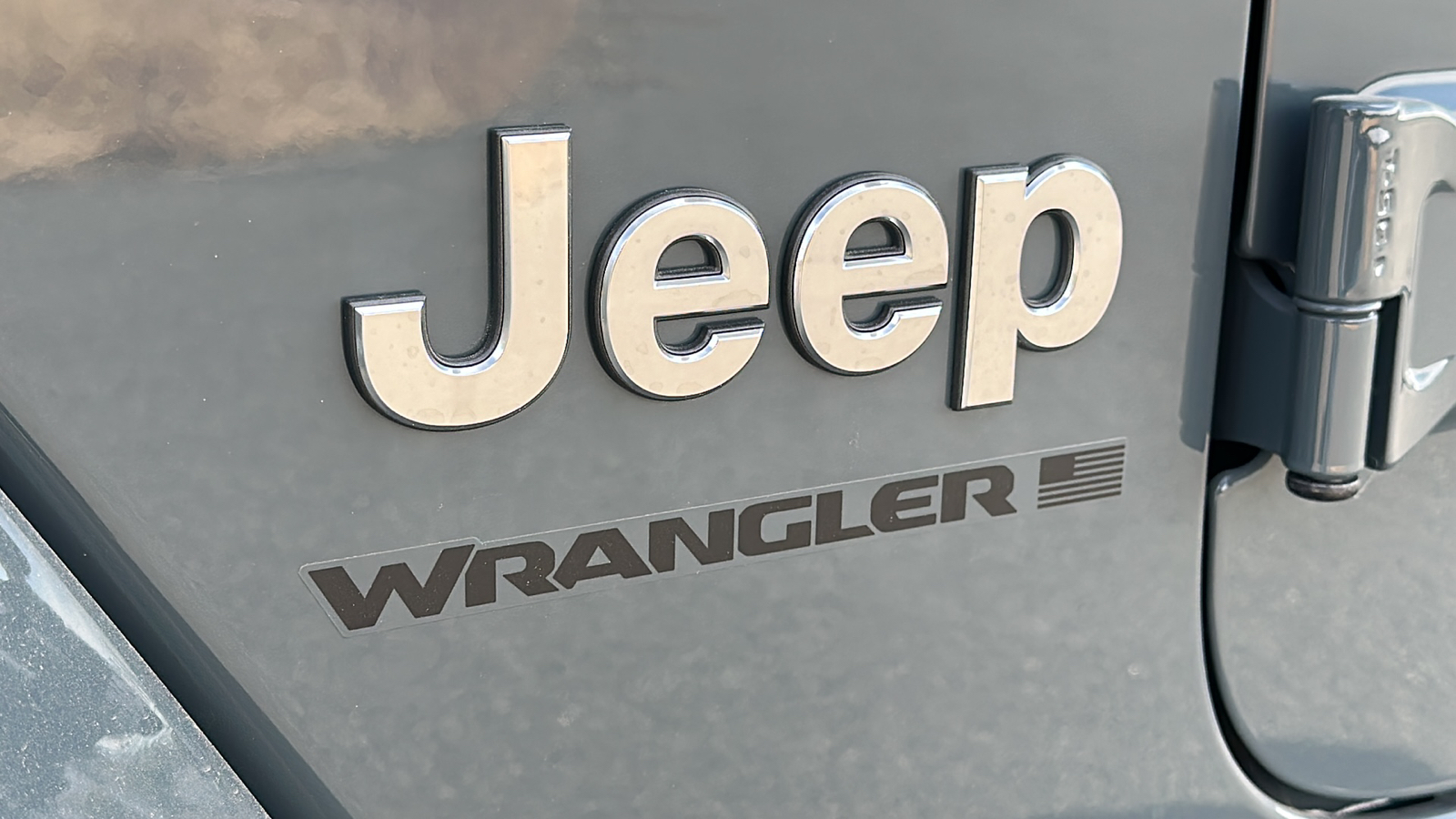 2024 Jeep Wrangler Sahara 8