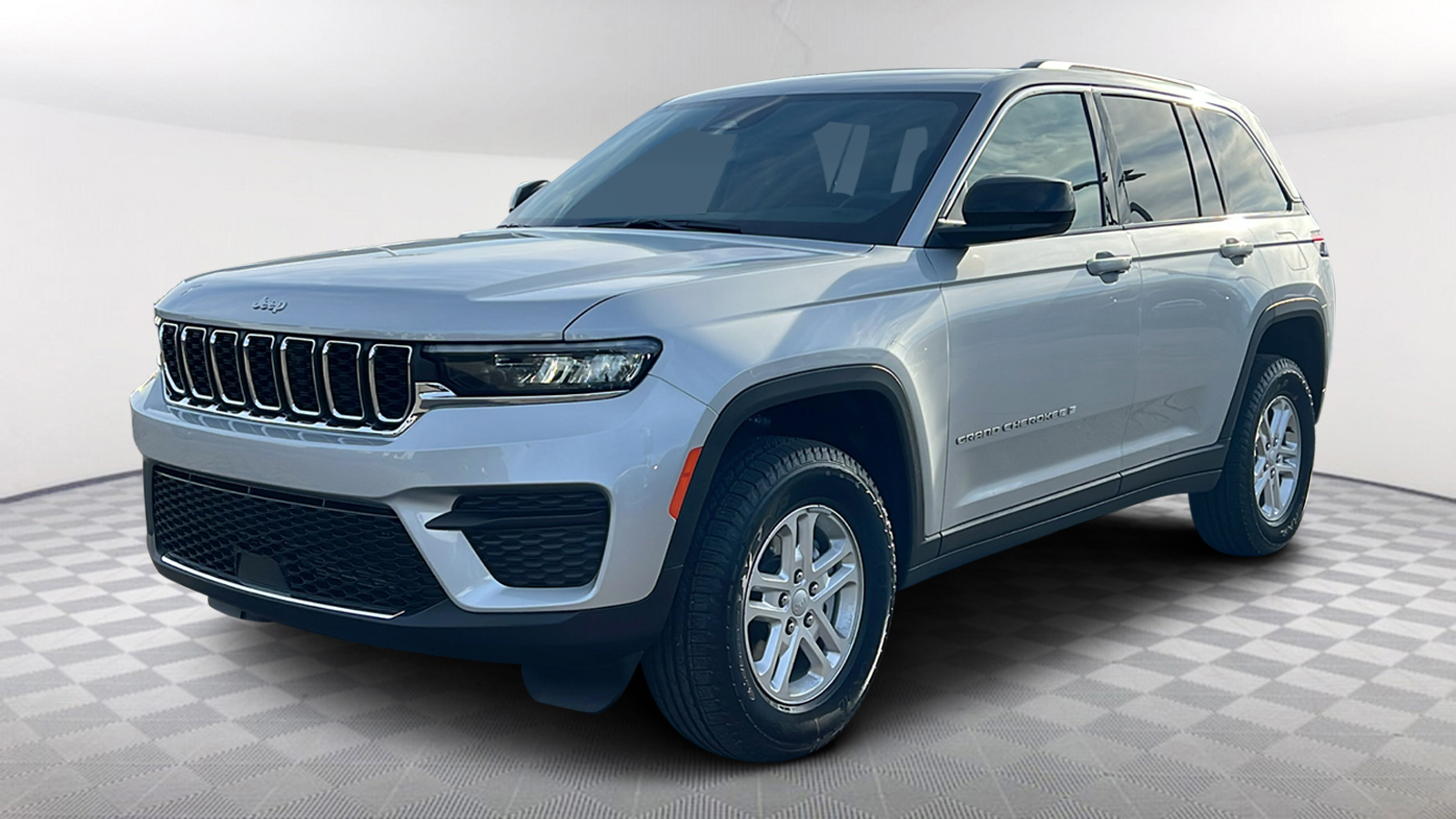 2025 Jeep Grand Cherokee Laredo 1