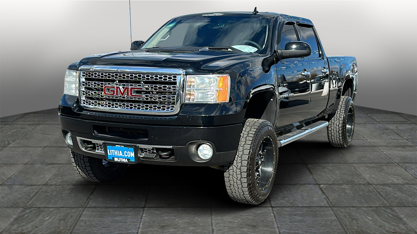 2011 GMC Sierra 2500HD Denali 4WD Crew Cab 153.7 1