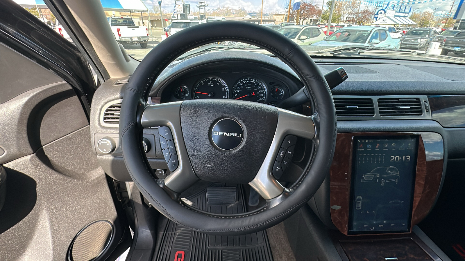 2011 GMC Sierra 2500HD Denali 4WD Crew Cab 153.7 15