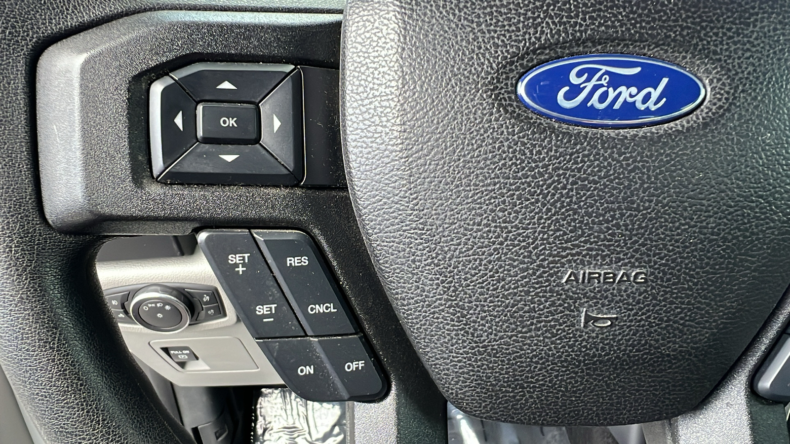 2017 Ford F-150 XL 4WD SuperCrew 5.5 Box 27