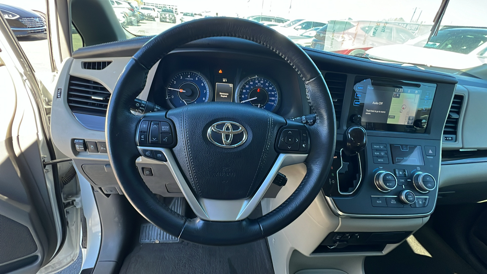 2017 Toyota Sienna XLE 15