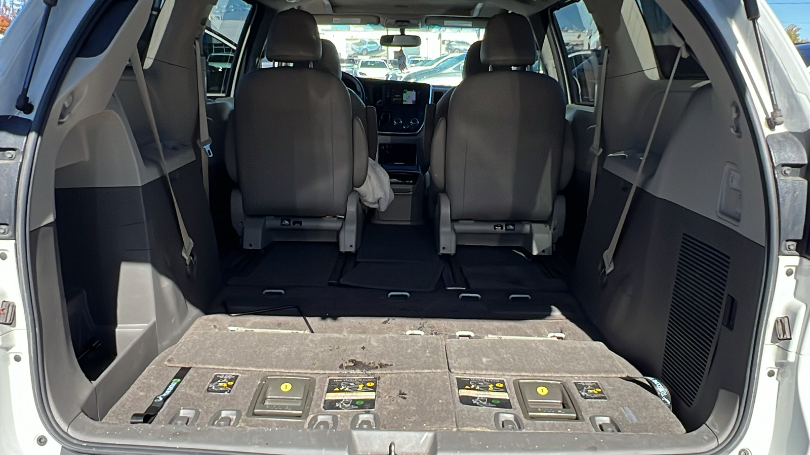 2017 Toyota Sienna XLE 19