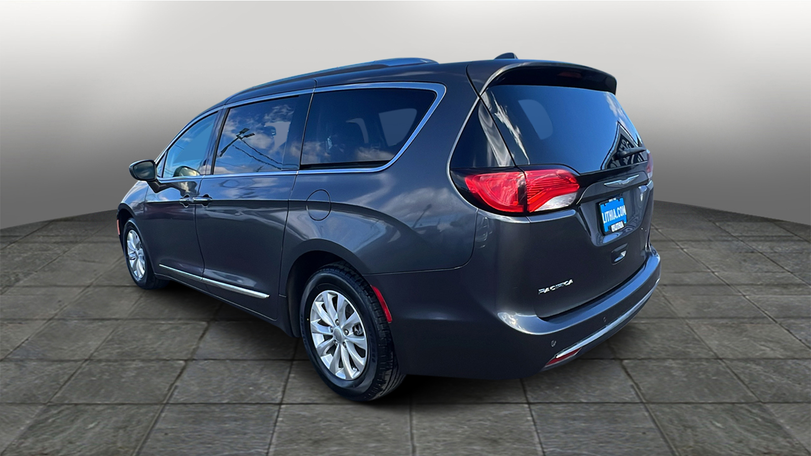 2018 Chrysler Pacifica Touring L 4