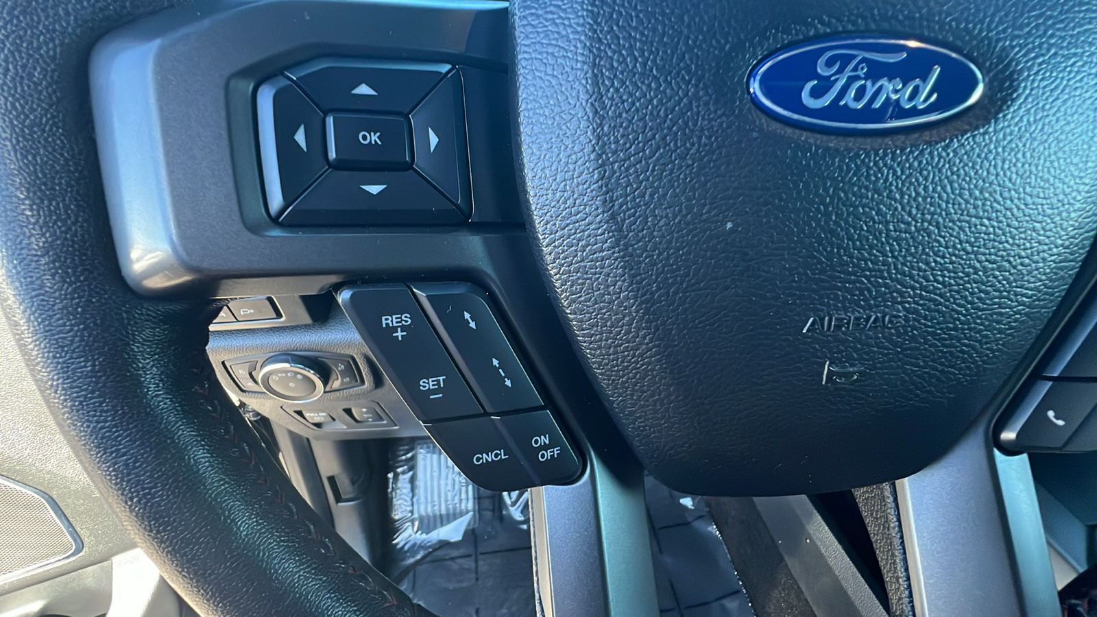 2018 Ford F-150 LARIAT 4WD SuperCrew 5.5 Box 28