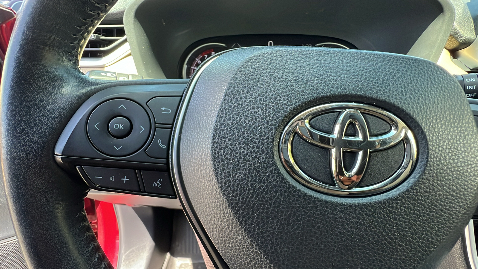 2019 Toyota RAV4 Limited 28