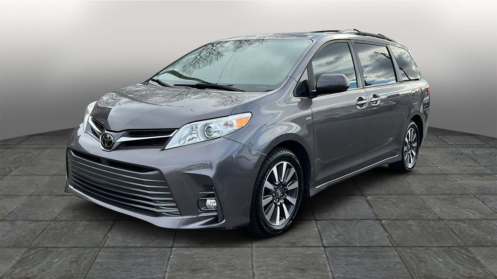 2020 Toyota Sienna XLE Premium 1