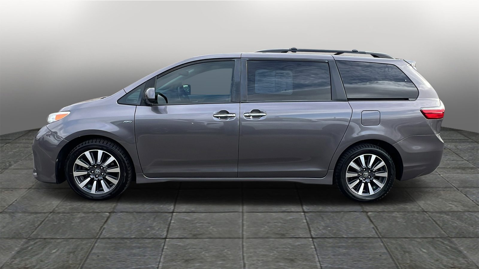 2020 Toyota Sienna XLE Premium 3