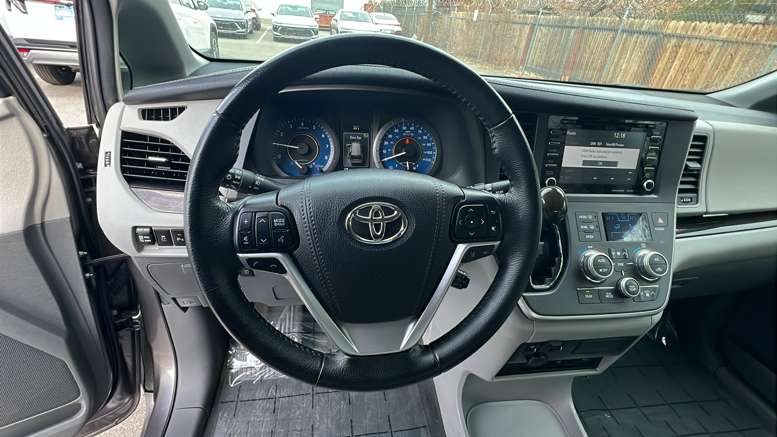 2020 Toyota Sienna XLE Premium 15