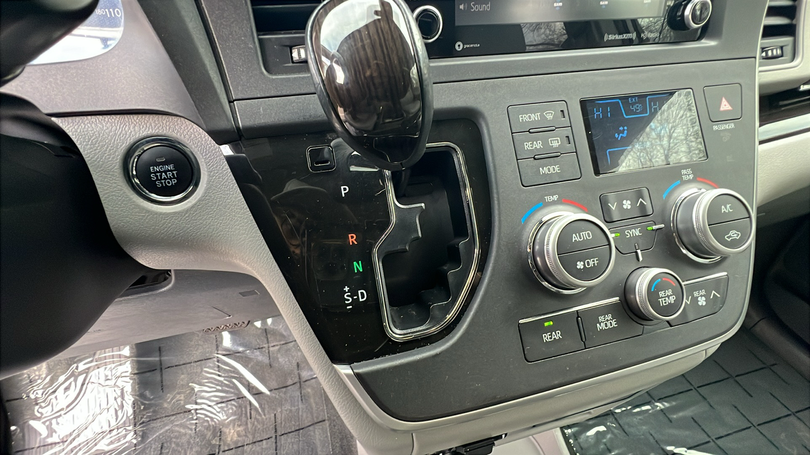 2020 Toyota Sienna XLE Premium 17