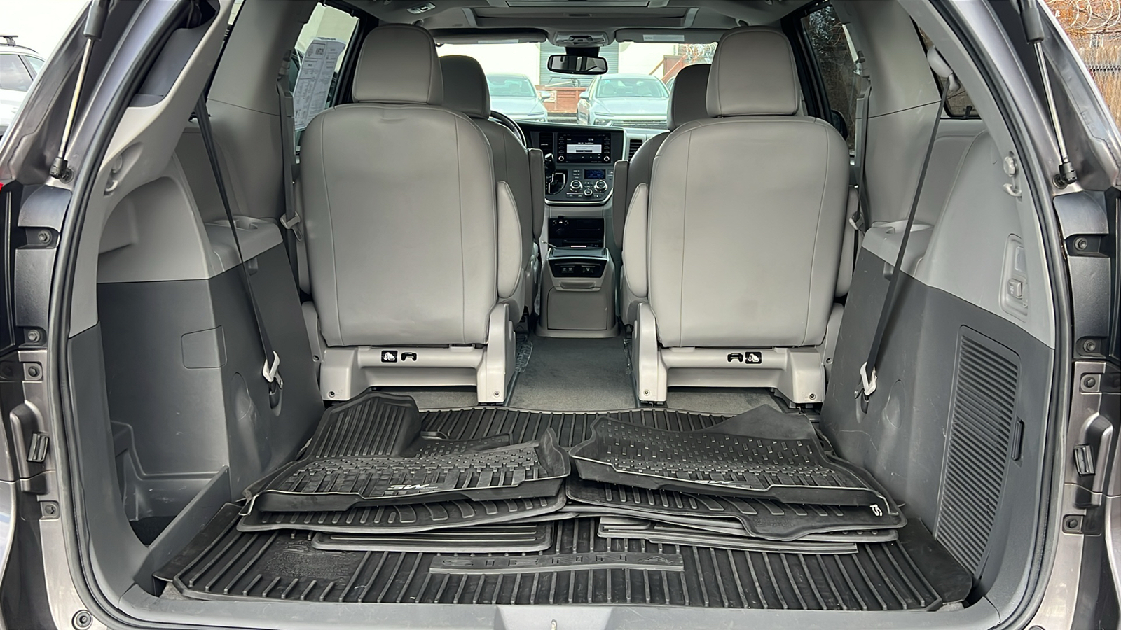 2020 Toyota Sienna XLE Premium 19