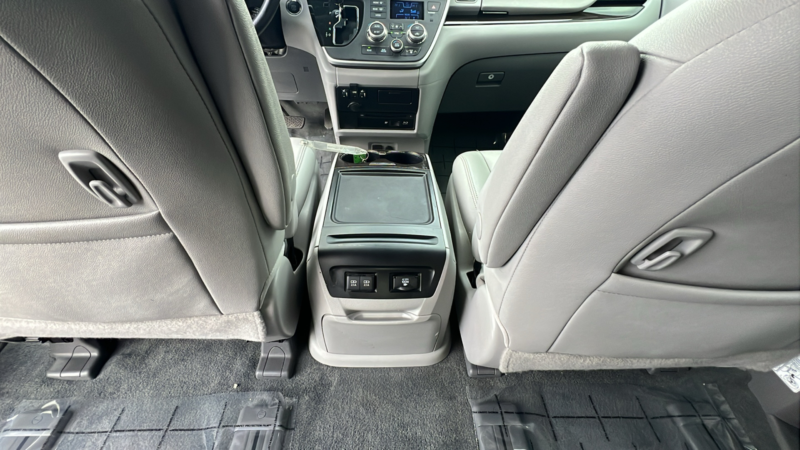 2020 Toyota Sienna XLE Premium 22