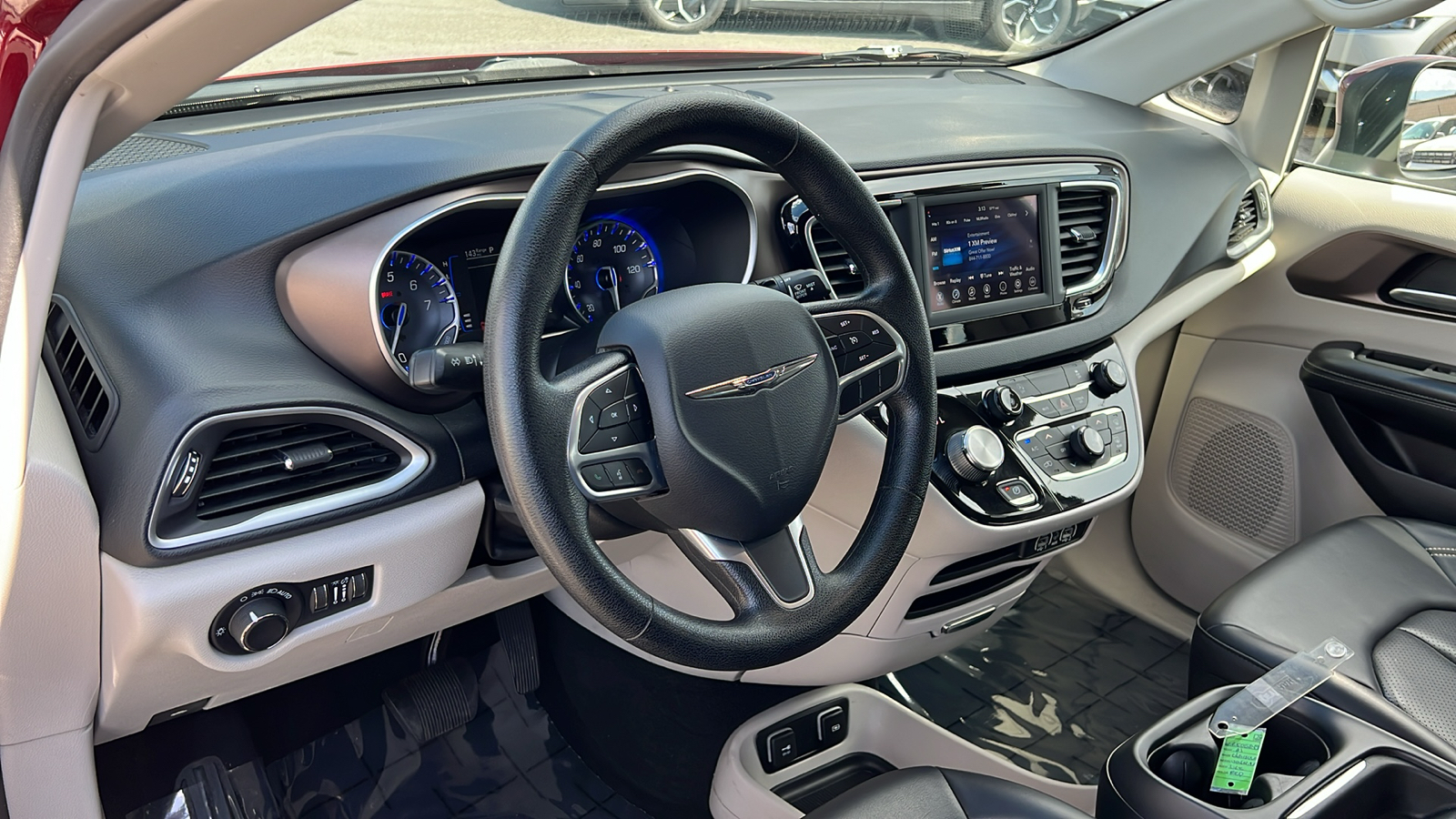 2021 Chrysler Voyager LXI 2