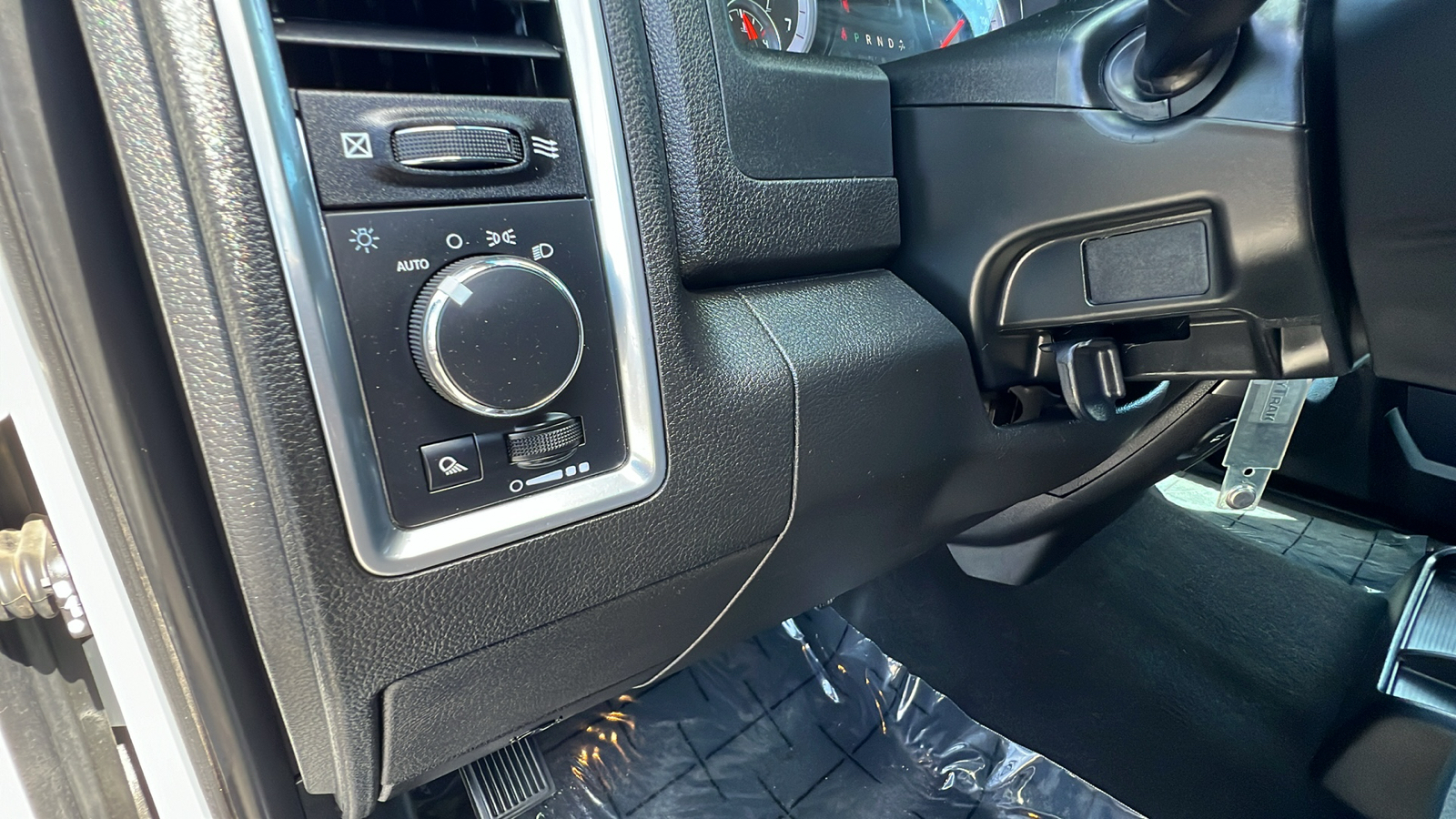 2021 Ram 1500 Classic SLT 4x4 Crew Cab 57 Box 30