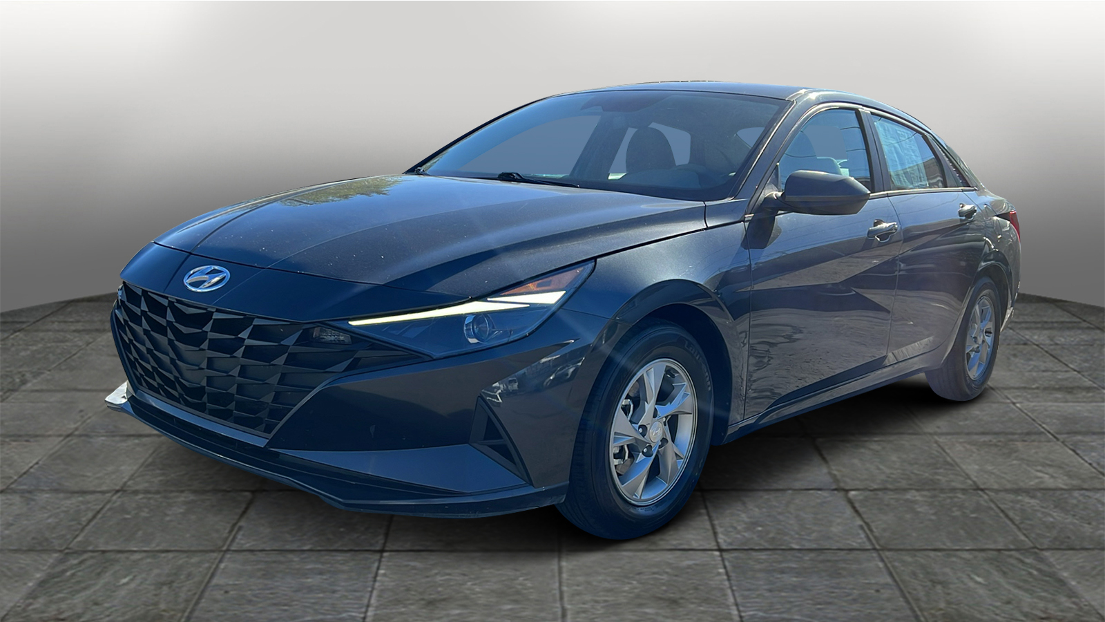 2022 Hyundai Elantra SE 1