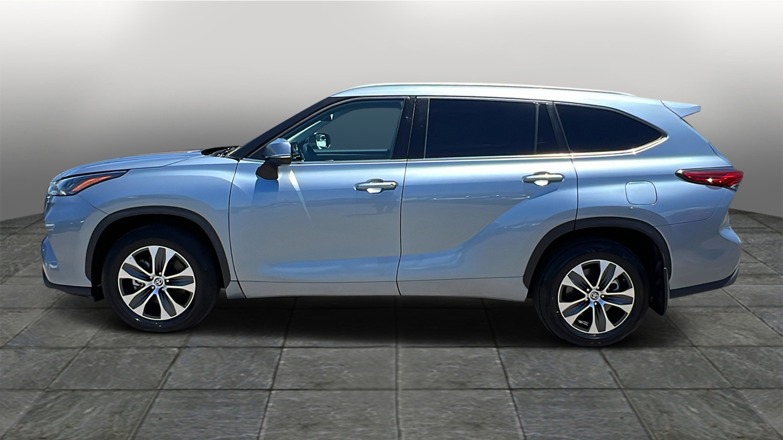 2022 Toyota Highlander XLE 3