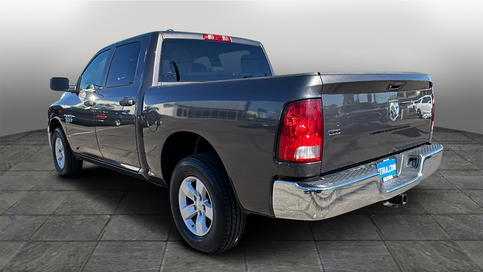 2022 Ram 1500 Classic SLT 4x4 Crew Cab 57 Box 4