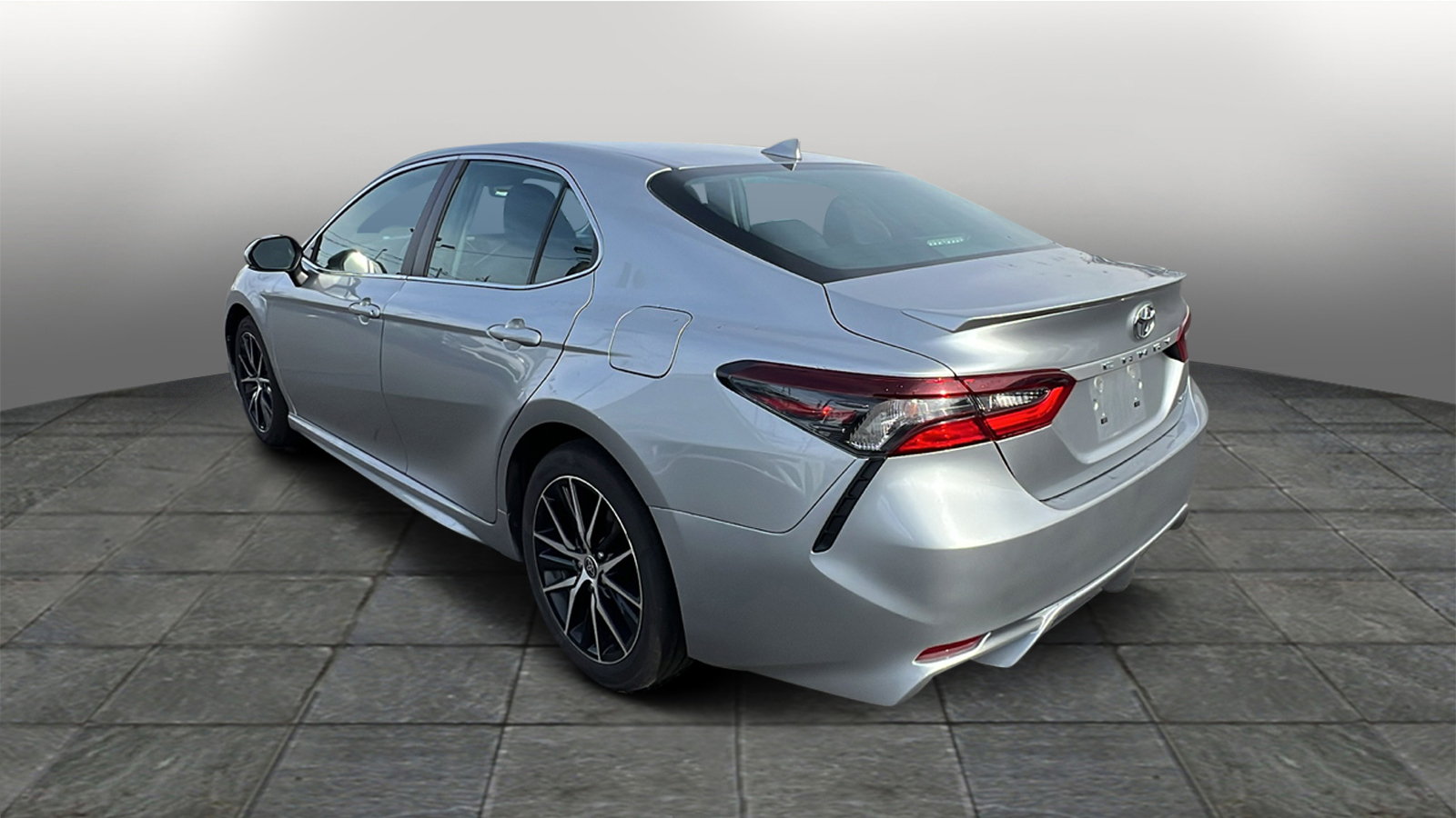 2022 Toyota Camry SE 4