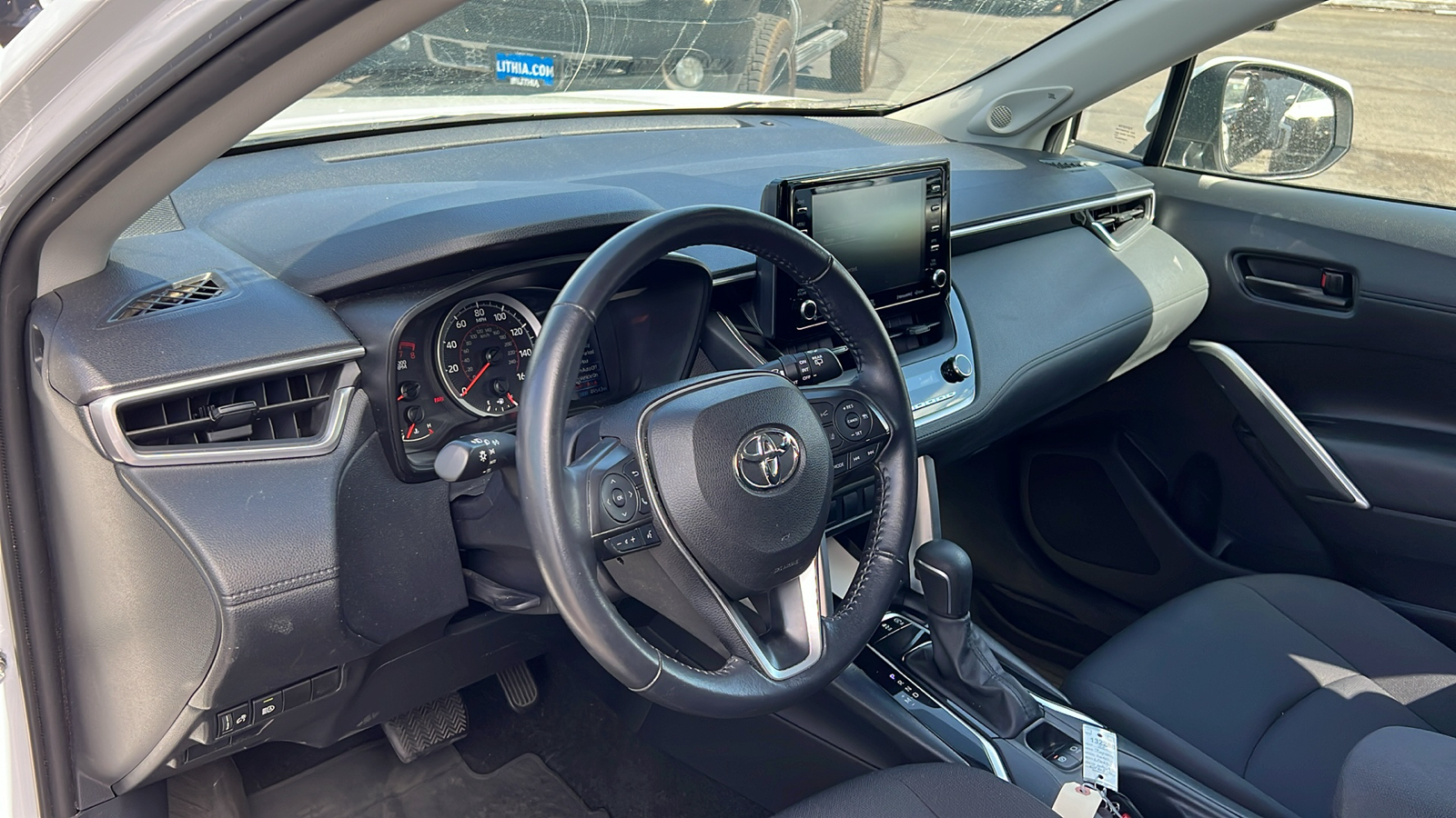 2022 Toyota Corolla Cross LE 2