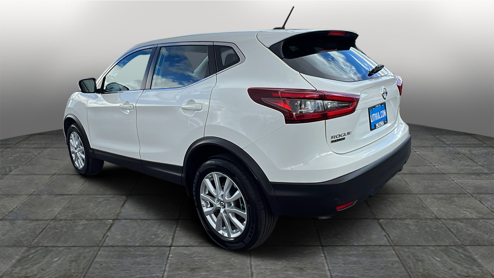 2022 Nissan Rogue Sport S 4