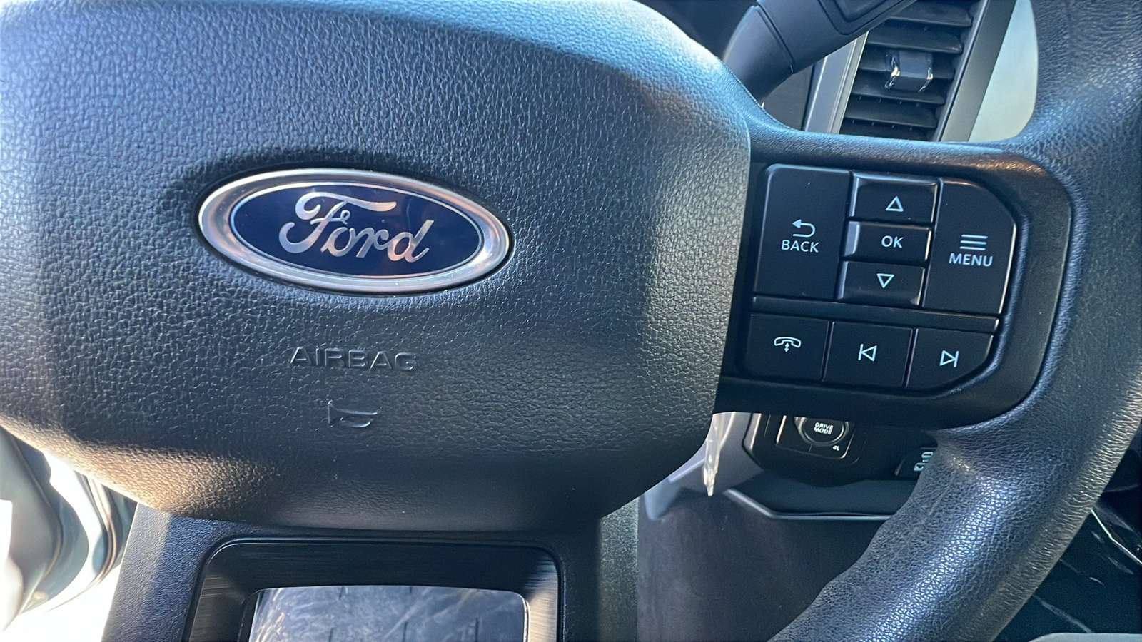 2023 Ford F-150 XLT 4WD SuperCrew 5.5 Box 29