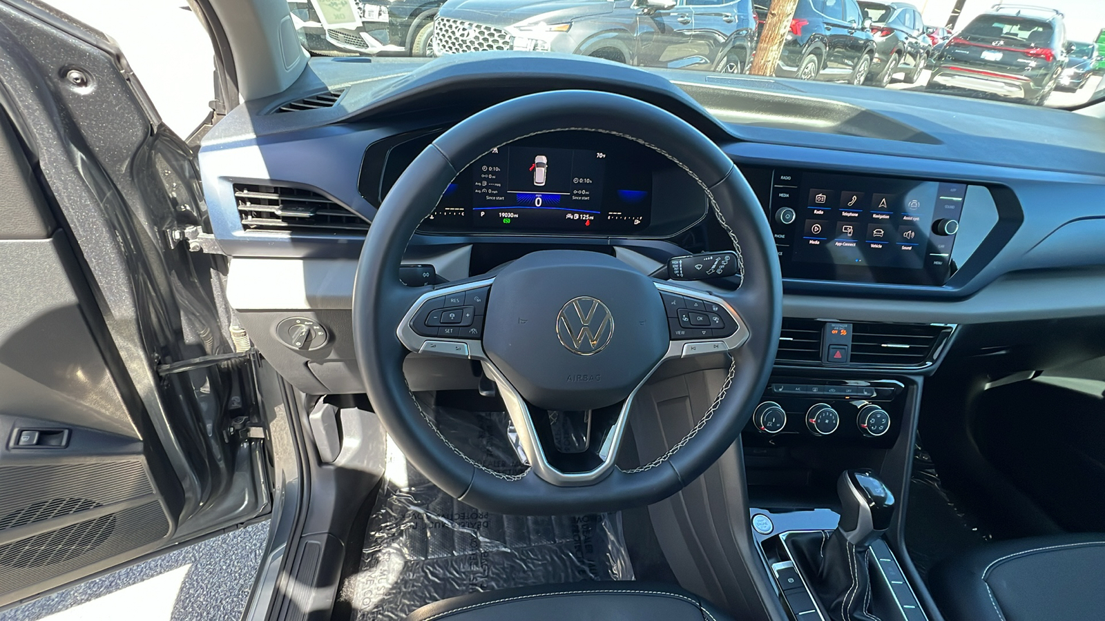 2023 Volkswagen Taos SE 15