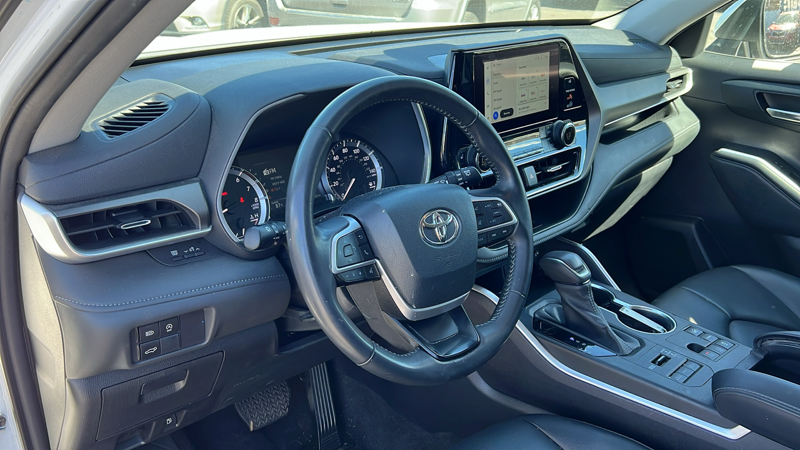 2023 Toyota Highlander XLE 2