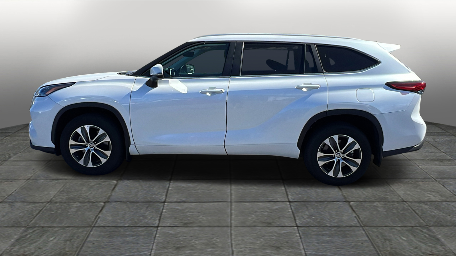 2023 Toyota Highlander XLE 3