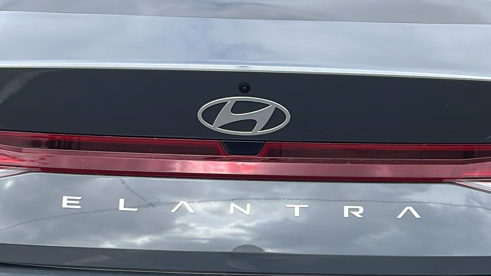 2025 Hyundai Elantra Essential 7