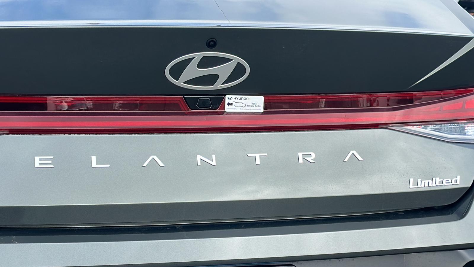 2025 Hyundai Elantra Limited 7