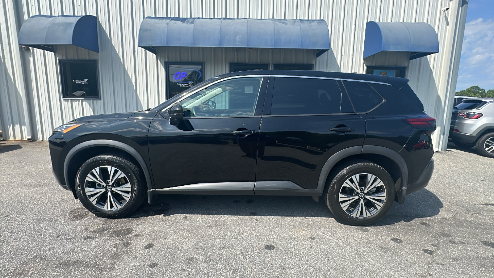 2021 Nissan Rogue SV 1