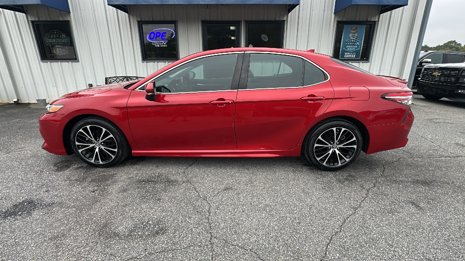 2019 Toyota Camry SE 1