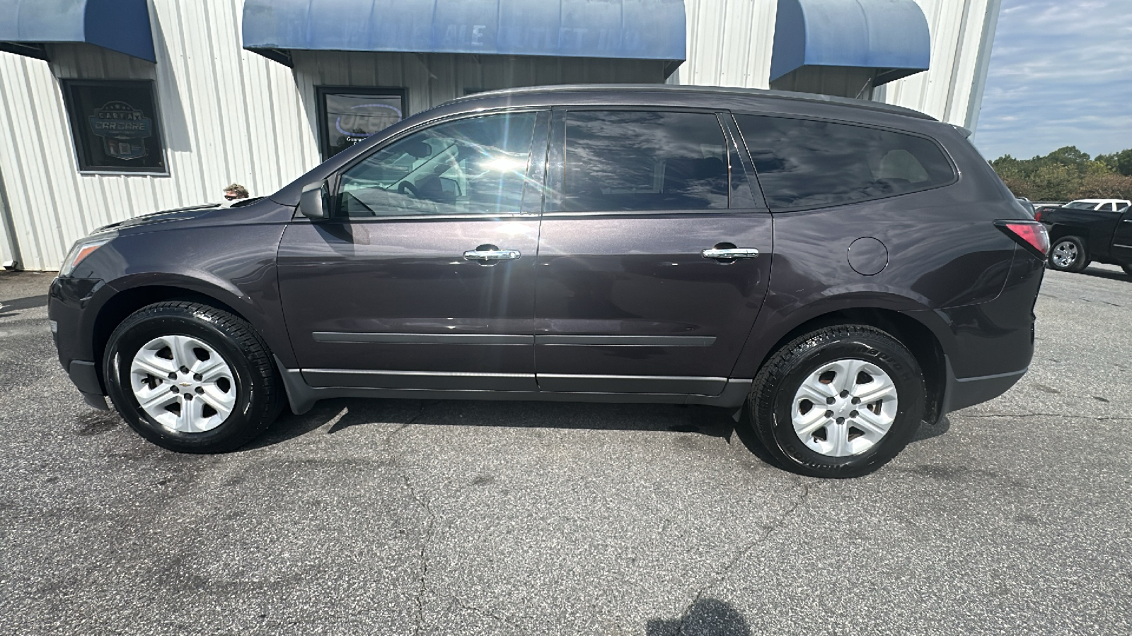 2017 Chevrolet Traverse LS 1