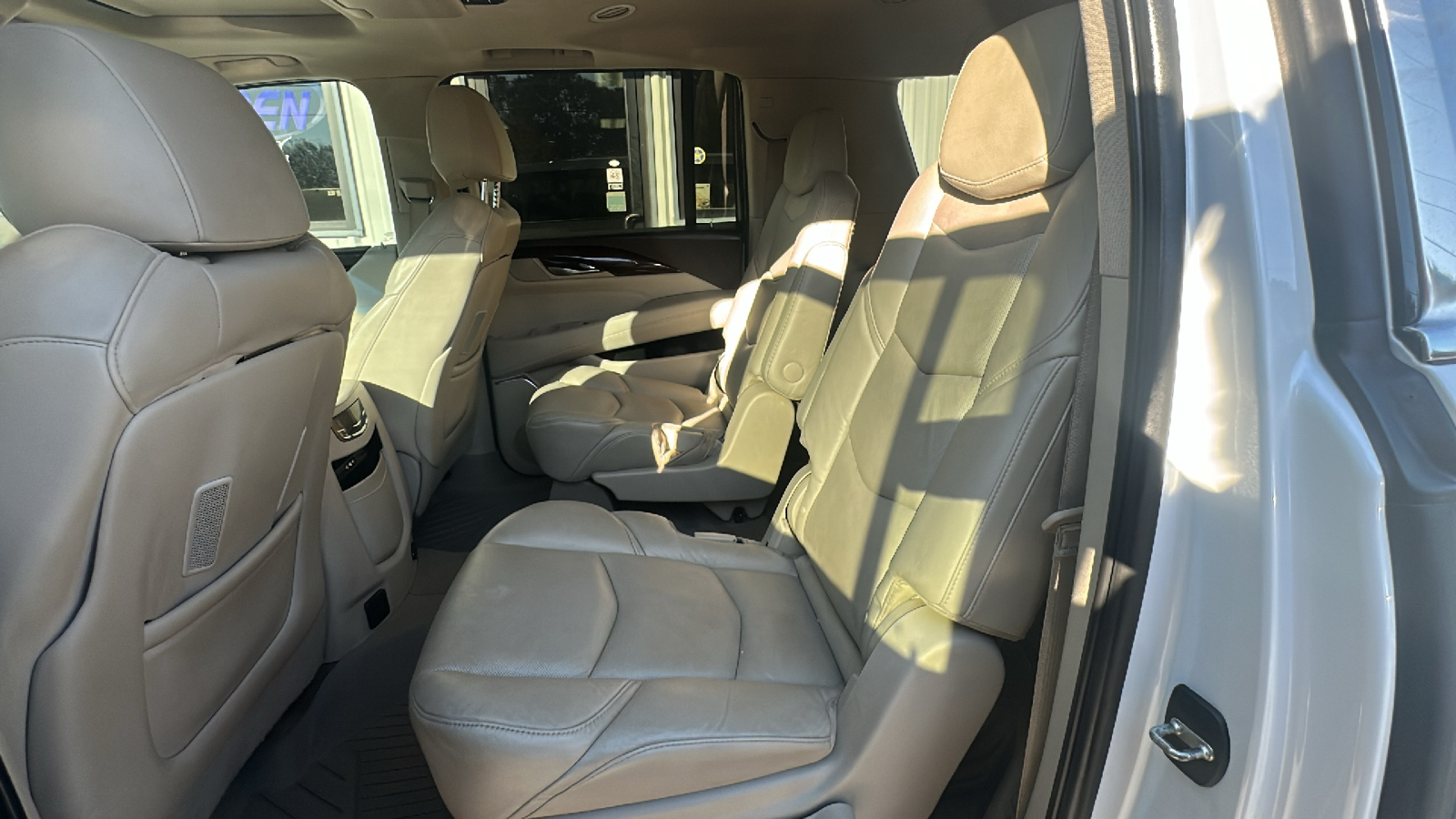 2016 Cadillac Escalade ESV Luxury 13