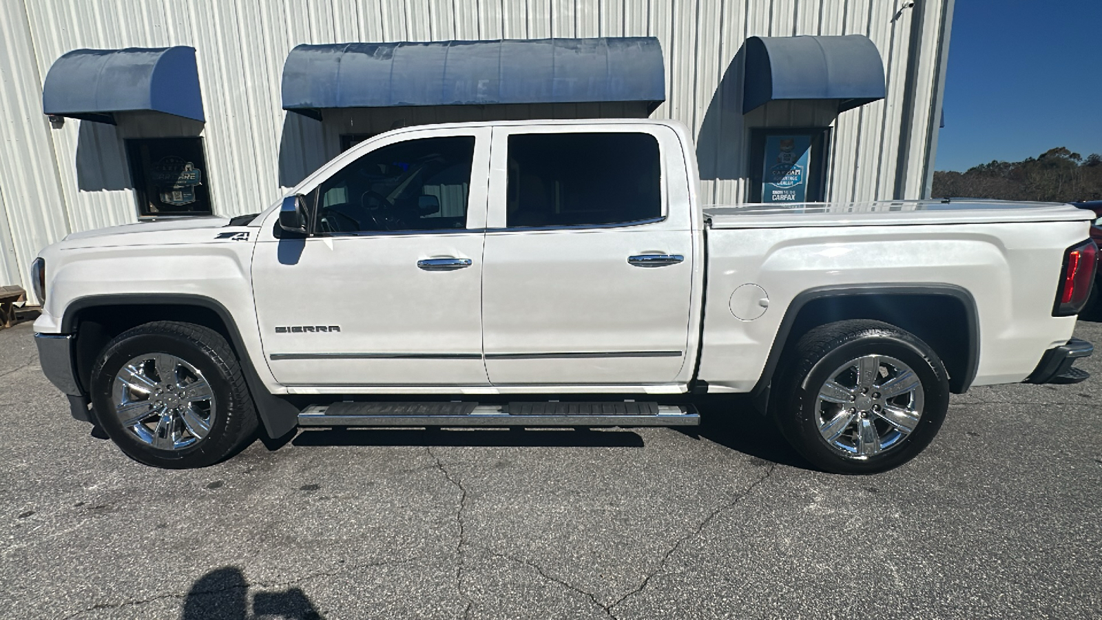 2017 GMC Sierra 1500 SLT 1