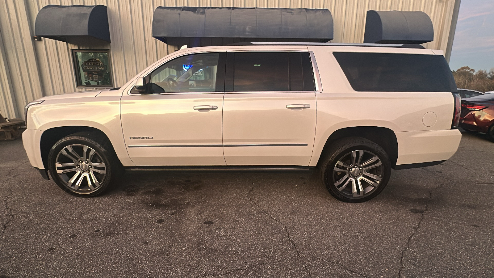 2017 GMC Yukon XL 1500 Denali 1