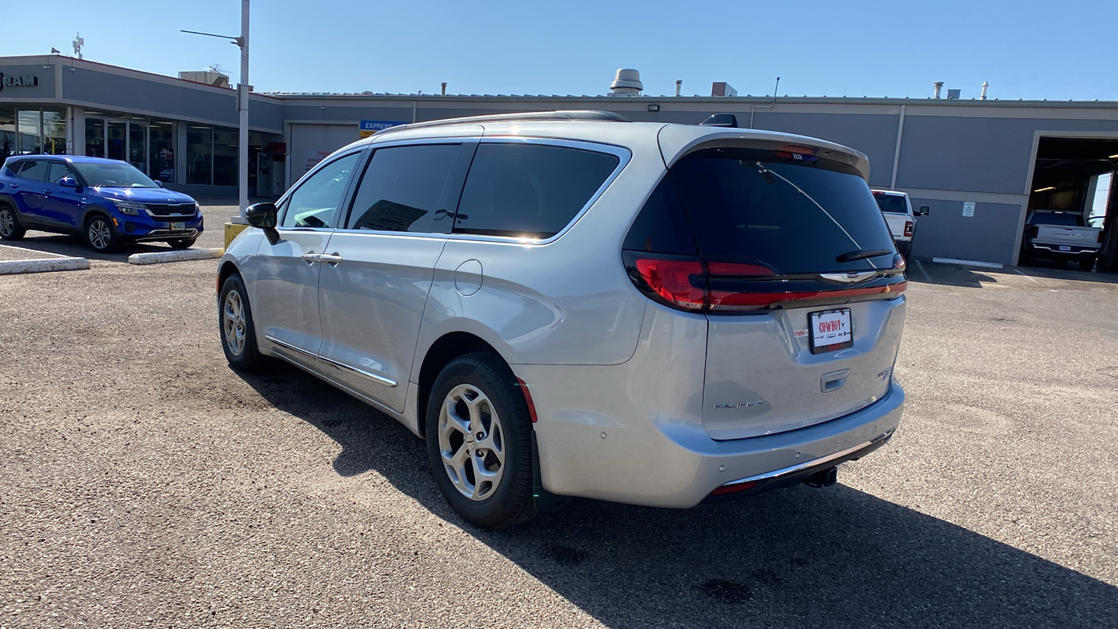 2023 Chrysler Pacifica Limited AWD 4